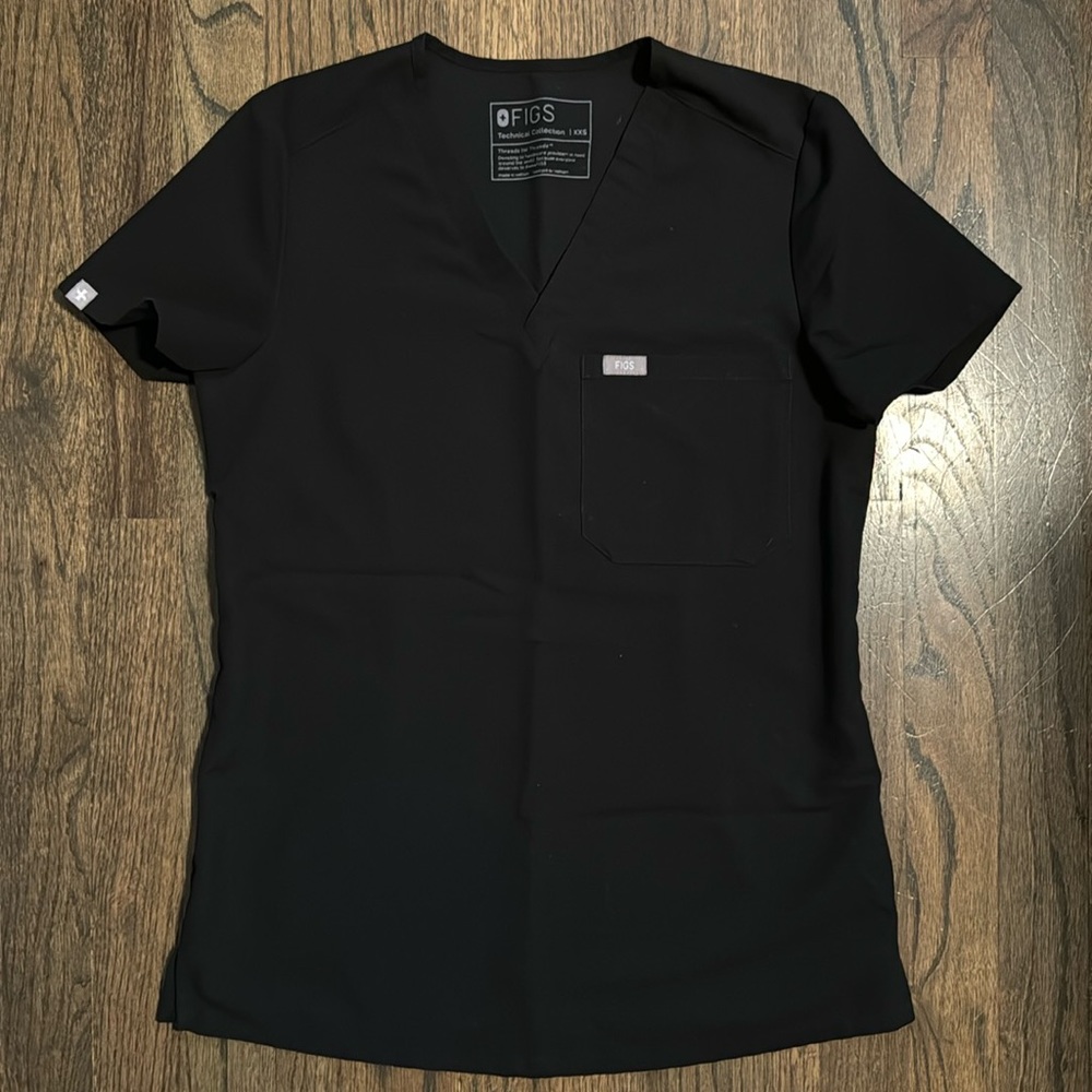 FIGS Women’s Black Catarina One-Pocket Scrub Top - XXS/Black
